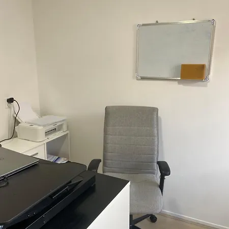 Sunny In Center Apartment